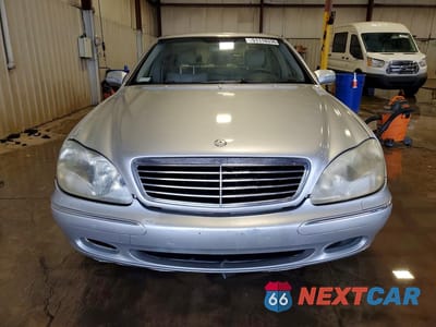 Piąte zdjęcie samochodu w środku: 2001 MERCEDES-BENZ S 500 VIN:WDBNG75JX1A221126 - miniatura