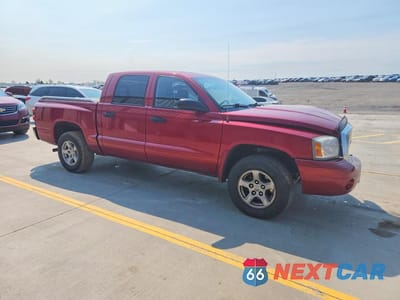 Czwarte zdjęcie samochodu z boku: 2006 DODGE DAKOTA QUAD SLT VIN:1D7HE48N56S592817 - miniatura
