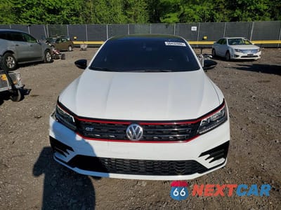 Piąte zdjęcie samochodu w środku: 2018 VOLKSWAGEN PASSAT GT VIN:1VWJM7A34JC048706 - miniatura