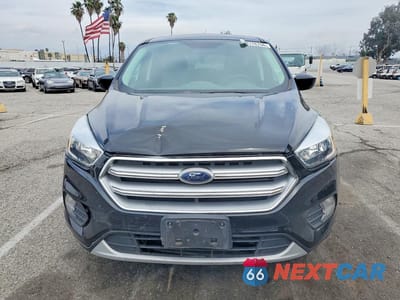 Piąte zdjęcie samochodu w środku: 2017 FORD ESCAPE SE VIN:1FMCU0GD4HUA94894 - miniatura
