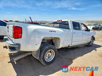 Trzecie zdjęcie samochodu z tyłu: 2016 CHEVROLET SILVERADO K3500 LTZ VIN:1GC4K0E86GF140295 - miniatura