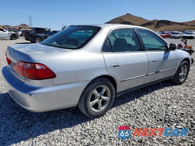 Trzecie zdjęcie samochodu z tyłu: 2000 HONDA ACCORD LX VIN:JHMCG5641YC034067 - miniatura