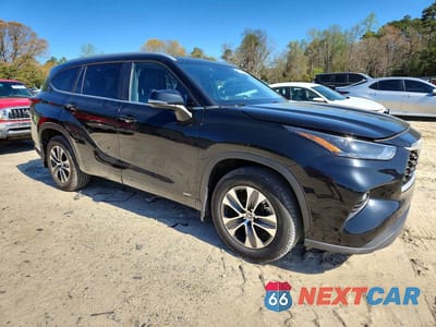 Czwarte zdjęcie samochodu z boku: 2023 TOYOTA HIGHLANDER HYBRID XLE VIN:5TDKBRCH2PS116025 - miniatura