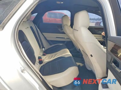 Zdjęcie 10 z 12 samochodu: 2018 JAGUAR XF S VIN:SAJBG4FV9JCY55697 - miniatura