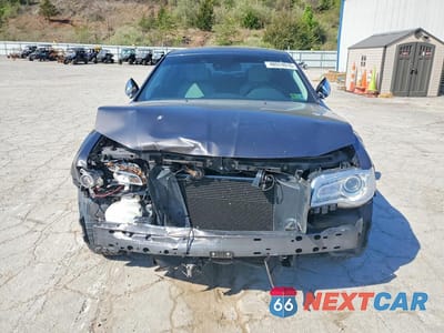 Piąte zdjęcie samochodu w środku: 2017 CHRYSLER 300C VIN:2C3CCAKG4HH506687 - miniatura