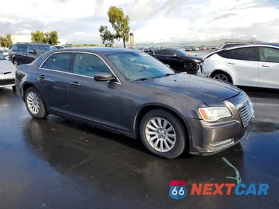 Czwarte zdjęcie samochodu z boku: 2013 CHRYSLER 300 VIN:2C3CCAAG1DH632209 - miniatura
