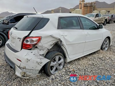 Trzecie zdjęcie samochodu z tyłu: 2009 TOYOTA COROLLA MATRIX S VIN:2T1KE40E19C011282 - miniatura