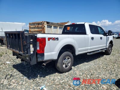 Trzecie zdjęcie samochodu z tyłu: 2017 FORD F350 SUPER DUTY VIN:1FT8W3B66HEB96464 - miniatura