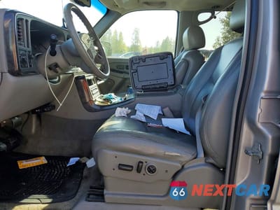 Zdjęcie 7 z 13 samochodu: 2006 GMC YUKON XL DENALI VIN:1GKFK66U36J129908 - miniatura