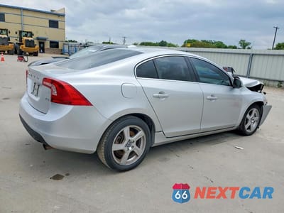 Trzecie zdjęcie samochodu z tyłu: 2012 VOLVO S60 T5 VIN:YV1622FS7C2140669 - miniatura