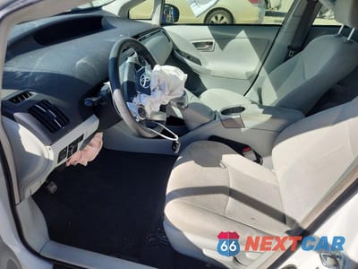 Zdjęcie 7 z 12 samochodu: 2015 TOYOTA PRIUS TWO VIN:JTDKN3DU8F1872342 - miniatura