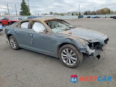 Czwarte zdjęcie samochodu z boku: 2018 CHRYSLER 300 LIMITED VIN:2C3CCAKGXJH160392 - miniatura
