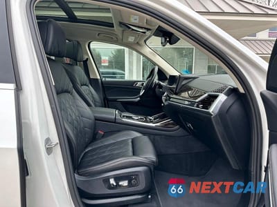 Piąte zdjęcie samochodu w środku: 2024 BMW X7 XDRIVE40I VIN:5UX23EM03R9U24321 - miniatura