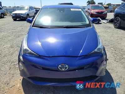 Piąte zdjęcie samochodu w środku: 2018 TOYOTA PRIUS FOUR TOURING VIN:JTDKARFU0J3057545 - miniatura