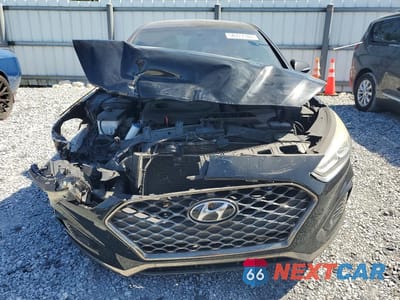 Piąte zdjęcie samochodu w środku: 2018 HYUNDAI SONATA SPORT VIN:5NPE34AF1JH696850 - miniatura
