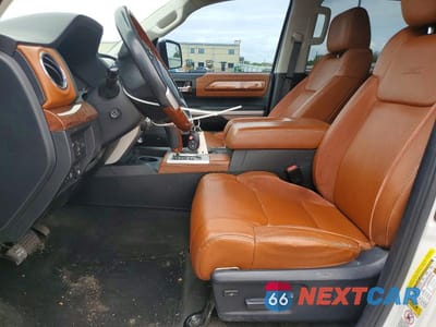 Zdjęcie 7 z 12 samochodu: 2014 TOYOTA TUNDRA CREWMAX PLATINUM VIN:5TFAW5F19EX352363 - miniatura