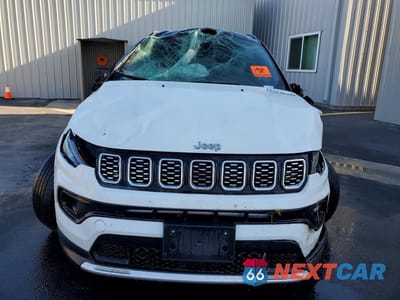 Piąte zdjęcie samochodu w środku: 2025 JEEP COMPASS LIMITED VIN:3C4NJDCN9ST507017 - miniatura