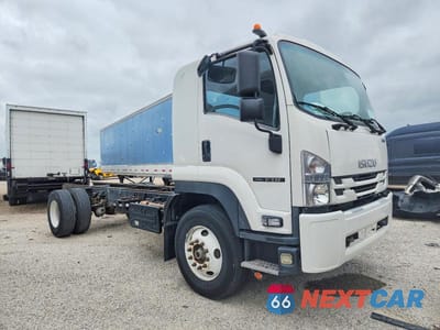 2019 ISUZU FTR TRUCK CAB AND CHASSIS 54DK6S160KSG00478 - główne zdjęcie licytacji z USA - miniatura