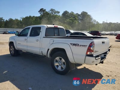 Drugie zdjęcie samochodu z przodu: 2015 TOYOTA TACOMA V6 VIN:5TFMU4FN6FX033889 - miniatura