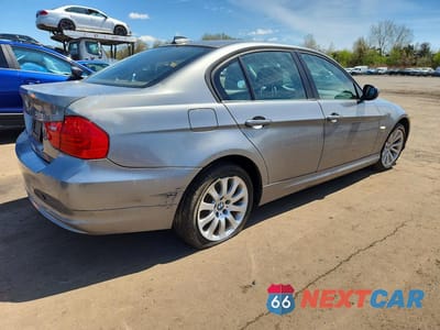 Trzecie zdjęcie samochodu z tyłu: 2011 BMW 328 XI SULEV VIN:WBAPK5G54BNN25010 - miniatura