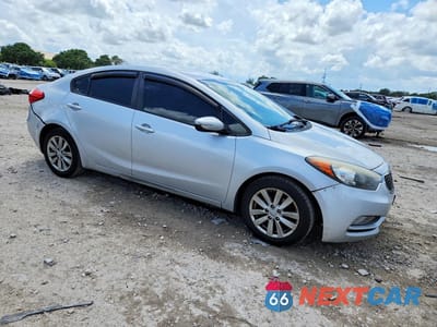 Czwarte zdjęcie samochodu z boku: 2016 KIA FORTE LX VIN:KNAFX4A64G5455735 - miniatura