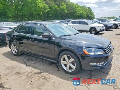 Czwarte zdjęcie samochodu z boku: 2015 VOLKSWAGEN PASSAT S VIN:1VWAS7A38FC122058 - miniatura