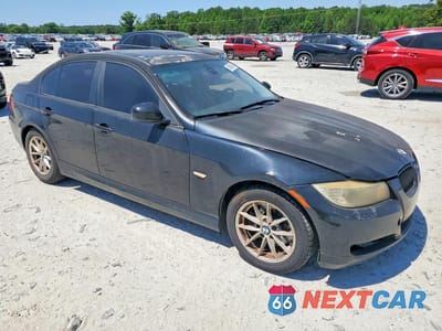 Czwarte zdjęcie samochodu z boku: 2010 BMW 328 I VIN:WBAPH7C59AA800022 - miniatura