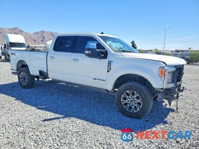 Czwarte zdjęcie samochodu z boku: 2019 FORD F350 SUPER DUTY VIN:1FT8W3BT5KEG44285 - miniatura