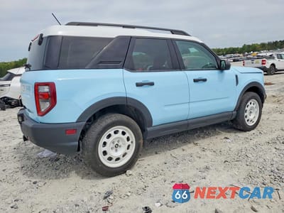 Trzecie zdjęcie samochodu z tyłu: 2023 FORD BRONCO SPORT HERITAGE VIN:3FMCR9G66PRD59666 - miniatura