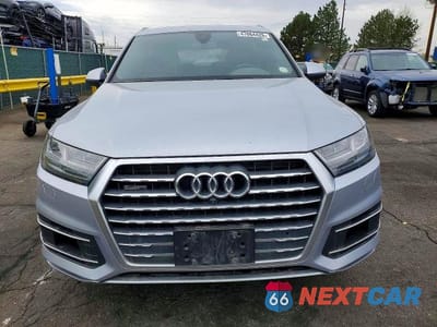 Piąte zdjęcie samochodu w środku: 2019 AUDI Q7 PREMIUM PLUS VIN:WA1LAAF70KD002423 - miniatura