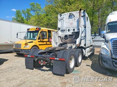 Czwarte zdjęcie samochodu z boku: 2012 FREIGHTLINER CASCADIA 1 - SEMI TRUCK VIN:1FUJGLDR7CSBE2517 - miniatura