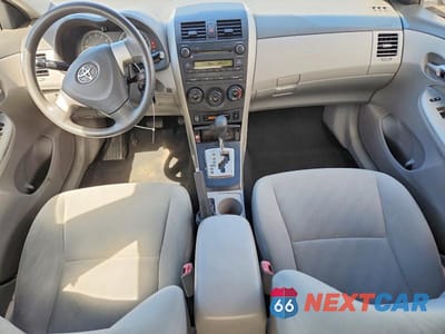 Zdjęcie 8 z 12 samochodu: 2010 TOYOTA COROLLA LE VIN:1NXBU4EE2AZ375208 - miniatura
