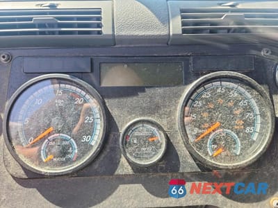 Zdjęcie 8 z 10 samochodu: 2015 FREIGHTLINER CASCADIA 125 SEMI TRUCK VIN:1FUJGLD65FLGJ1340 - miniatura