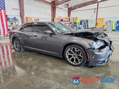 Czwarte zdjęcie samochodu z boku: 2018 CHRYSLER 300 S VIN:2C3CCABG2JH214445 - miniatura