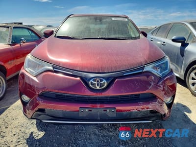 Piąte zdjęcie samochodu w środku: 2018 TOYOTA RAV4 XLE VIN:JTMWFREV4JD110576 - miniatura
