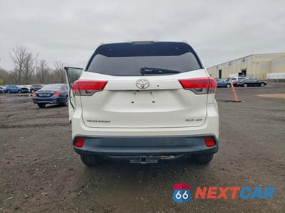 Zdjęcie 6 z 14 samochodu: 2018 TOYOTA HIGHLANDER XLE VIN:5TDJZRFH8JS885932 - miniatura