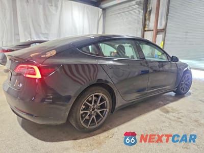 Trzecie zdjęcie samochodu z tyłu: 2022 TESLA MODEL 3 VIN:5YJ3E1EA6NF370559 - miniatura
