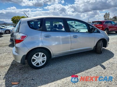 Trzecie zdjęcie samochodu z tyłu: 2010 HONDA FIT VIN:JHMGE8G25AC013623 - miniatura