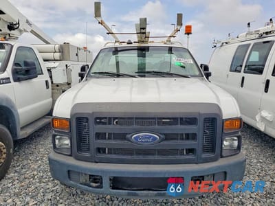 Piąte zdjęcie samochodu w środku: 2008 FORD F350 SUPER DUTY UTILITY / SERVICE TRUCK VIN:1FDWF30538EC98513 - miniatura