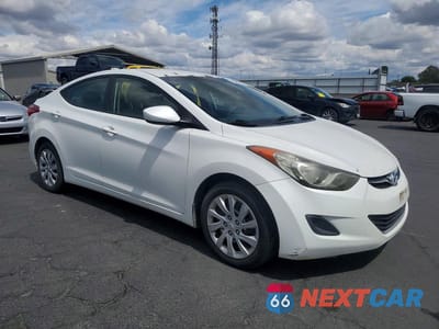 Czwarte zdjęcie samochodu z boku: 2011 HYUNDAI ELANTRA GLS VIN:5NPDH4AE5BH029074 - miniatura