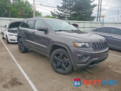 Czwarte zdjęcie samochodu z boku: 2015 JEEP GRAND CHEROKEE LAREDO VIN:1C4RJFAG7FC172150 - miniatura