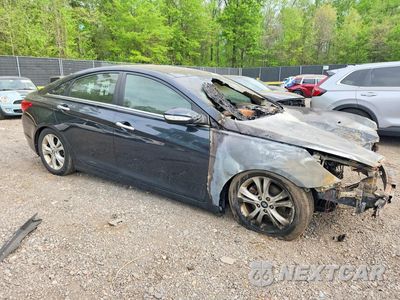 Czwarte zdjęcie samochodu z boku: 2013 HYUNDAI SONATA LIMITED VIN:5NPEC4AC8DH595976 - miniatura