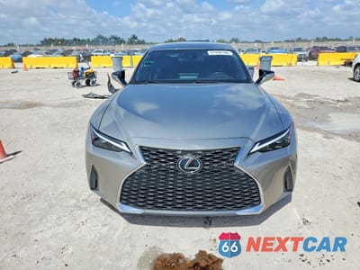 Piąte zdjęcie samochodu w środku: 2021 LEXUS IS 300 VIN:JTHAA1D25M5109886 - miniatura