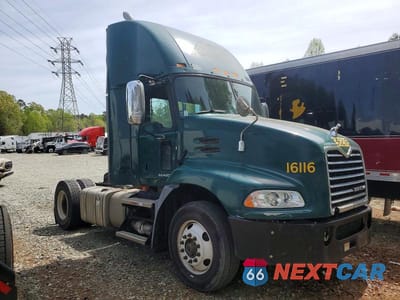 2017 MACK CXU613 SEMI TRUCK 1M1AW01X3HM009424 - główne zdjęcie licytacji z USA - miniatura