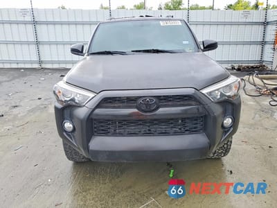Piąte zdjęcie samochodu w środku: 2019 TOYOTA 4RUNNER SR5 VIN:JTEZU5JR6K5194721 - miniatura