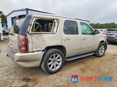 Trzecie zdjęcie samochodu z tyłu: 2011 GMC YUKON DENALI VIN:1GKS1EEFXBR220295 - miniatura