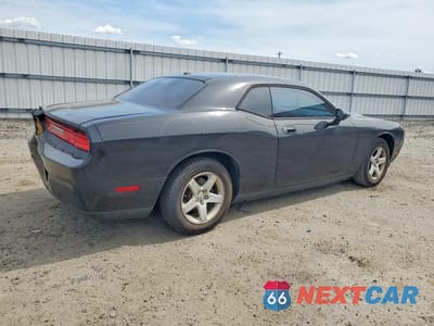 Trzecie zdjęcie samochodu z tyłu: 2010 DODGE CHALLENGER SE VIN:2B3CJ4DV9AH135211 - miniatura