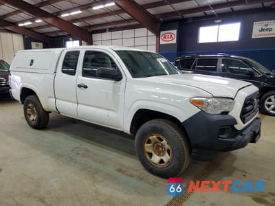 Czwarte zdjęcie samochodu z boku: 2017 TOYOTA TACOMA SR VIN:5TFRX5GN3HX091950 - miniatura