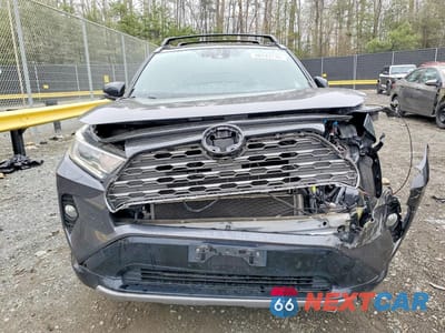 Piąte zdjęcie samochodu w środku: 2019 TOYOTA RAV4 HYBRID XSE VIN:JTMEWRFV1KJ005247 - miniatura