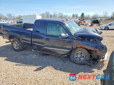 Czwarte zdjęcie samochodu z boku: 2005 CHEVROLET SILVERADO K2500 HEAVY DUTY VIN:1GCHK29225E335588 - miniatura